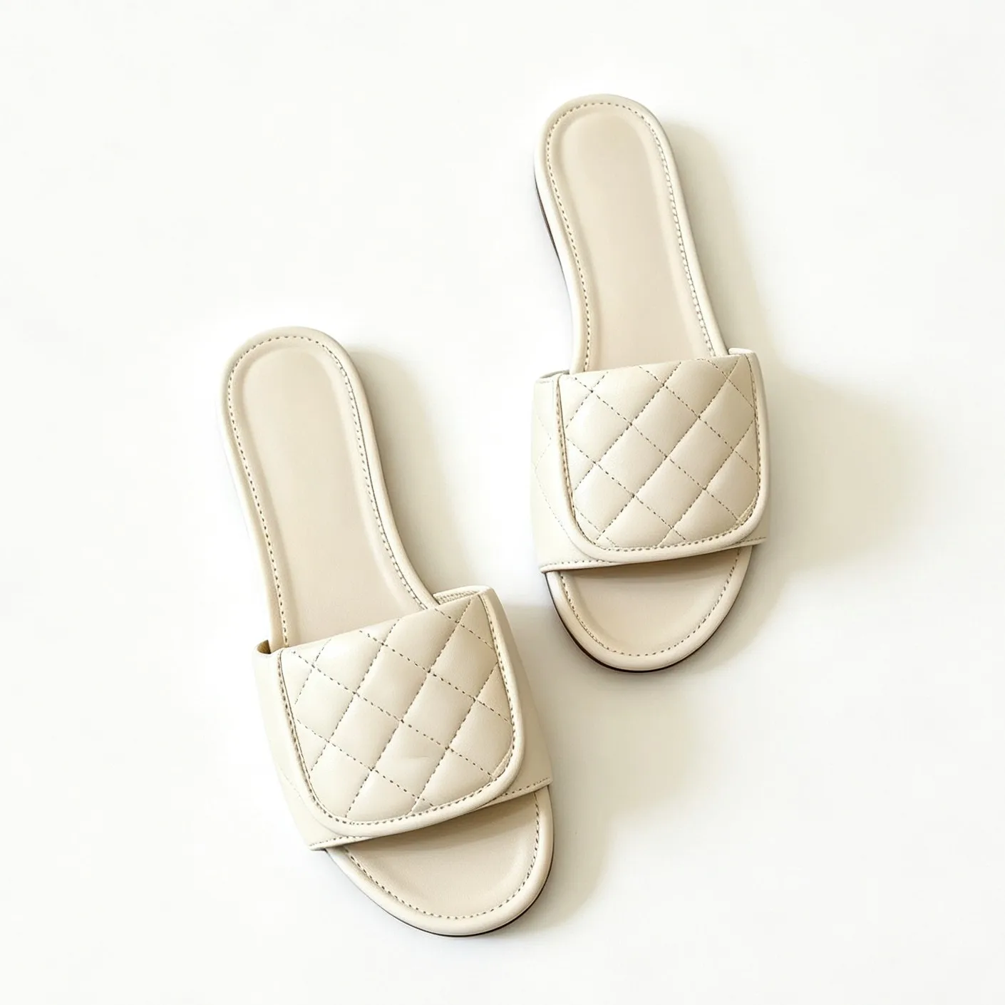 Brand Discount Women's Fashion Slippers, Flat Sandals with Lambskin Upper, Available in Multiple Colors, A Luxurious Gift.