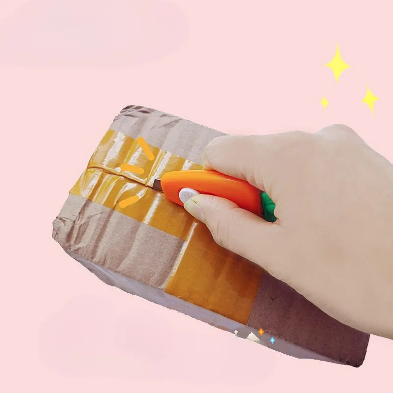 1PC Mini Cute Portable Carrot Utility Knife Retractable Safety Student Paper Cutting Stationery Knife Open Express Mail Knife