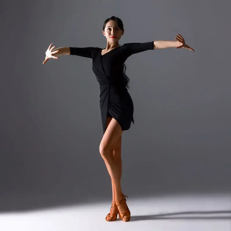 ชุดเต้นรําละตินเสือดาวพิมพ์เต้นรําละตินเครื่องแต่งกายฝึกชุด STAGE Performance ใหม่เต้นรําที่สวยงามเสื้อผ้าเครื่องแต่งกายสีดํา