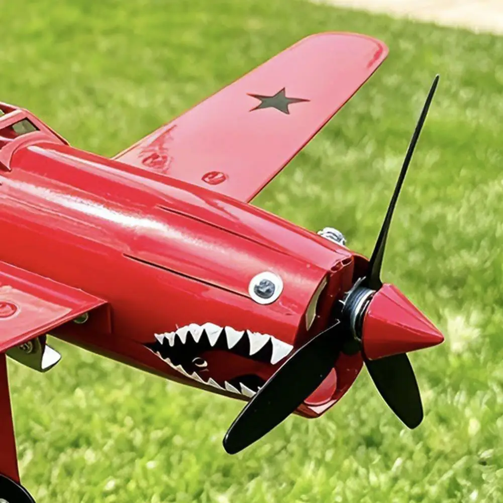 Roter Flugzeug-Windspinner, 3D Kinetische Metall-Windskulptur, 360° Rotierende Windmühle, Gartenkunst für Vorderporch, Hinterhof und Rasen
