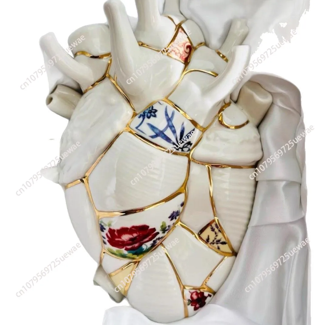 

Italian Chinese and Western wall irregular special-shaped ceramic heart vase