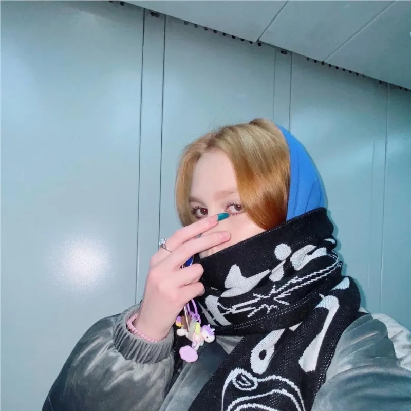 

Goth Kpop Scarf Y2K Harajuku Scarf Winter Men Women Knitting Scarves Club Graphic Hip Hop Unisex Warm Shawl Scarves Streetwear