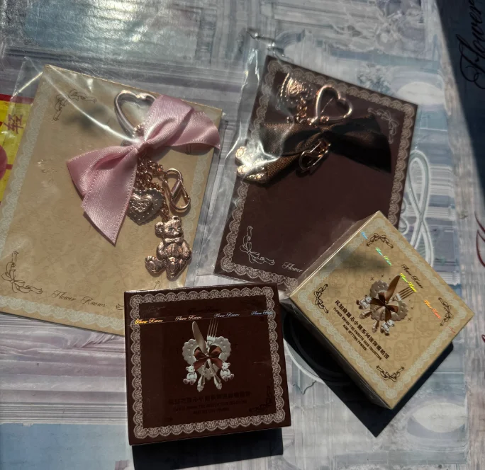 

FLOWER KNOWS THE SWEETIE BEAR COLLECTION Mini Honey Powder Pendant