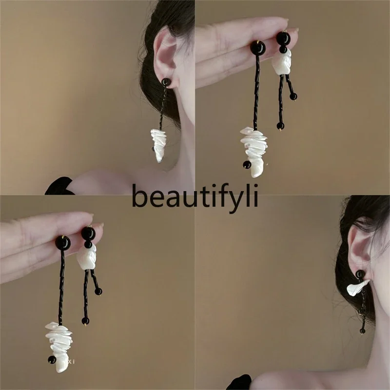 

Black and white island! Shell fragments fringed earrings! Beaded asymmetric earrings, national style stud earrings, jewelry