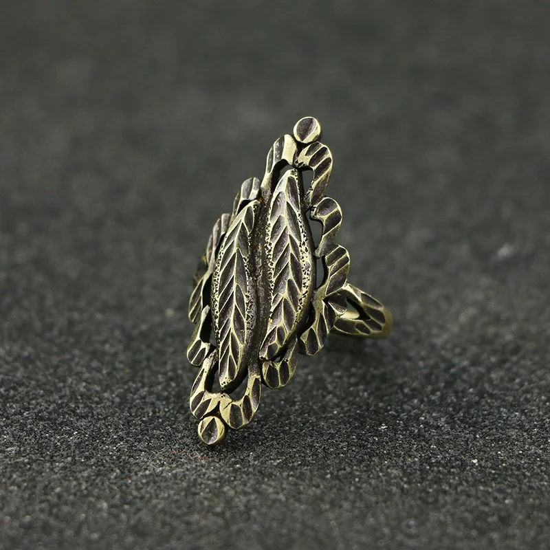 

Retro Patinated Pure Brass Leaf Ring Diamond Shape Ladies Open Ring Fashionable Jewelry Leaf Design Court Style Ring