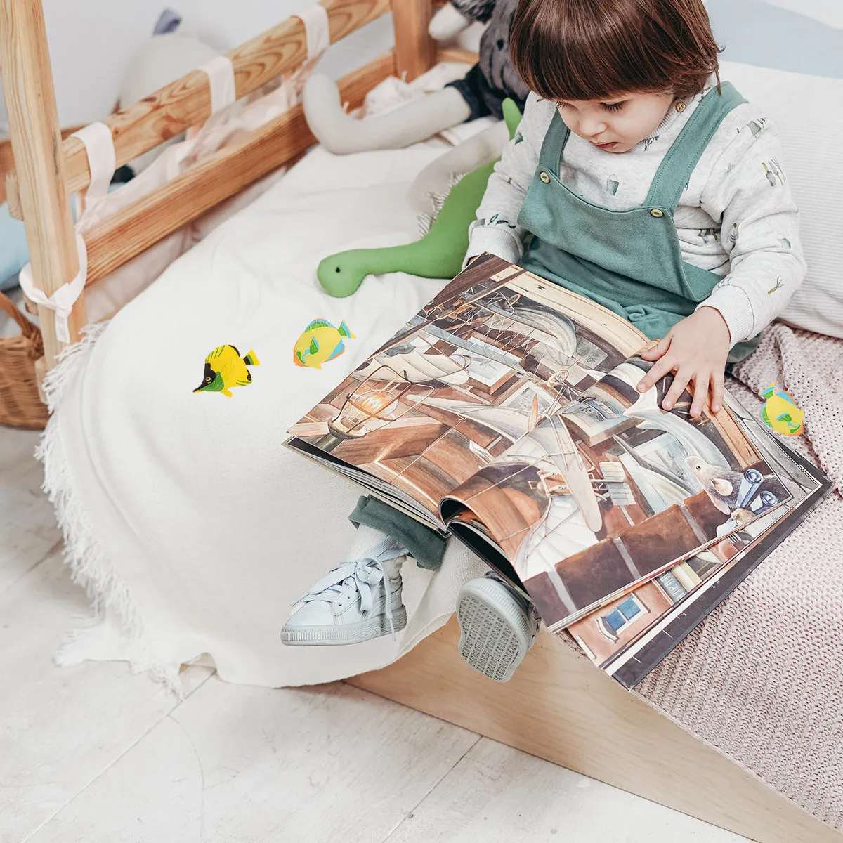 

Набор из 10 реалистичных фигурок тропических рыбок ярких цветов для детей и кошек, имитация живых животных