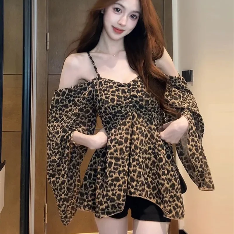 الأمريكية ليوبارد Strappy بروتيل المرأة مثير قبالة الكتف شير بلوزة شيفون Harajuku Y2K كم طويل الشارع قميص غير رسمي