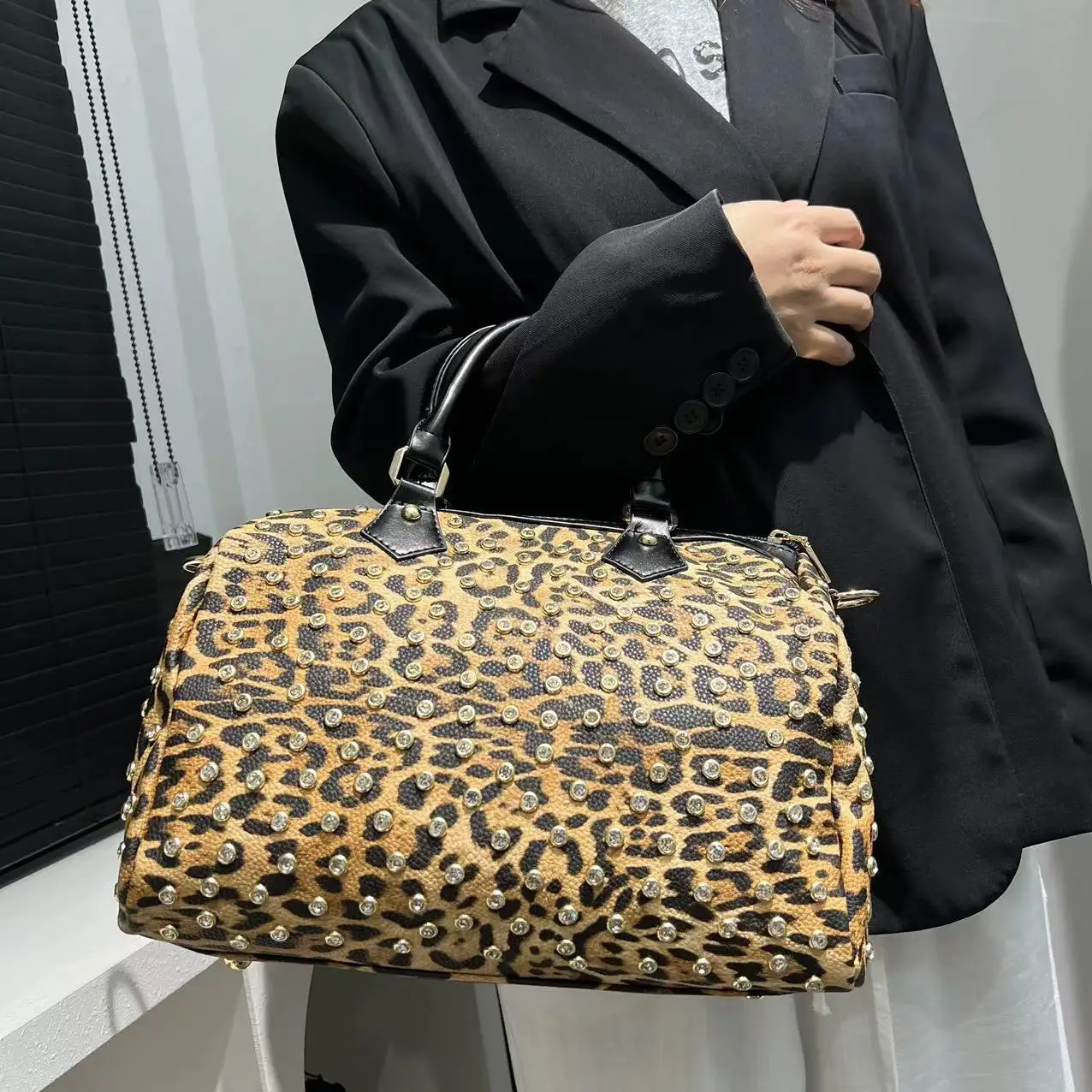 New women's fashion leopard print diamond handbag large capacity European and American retro personality shoulder bag