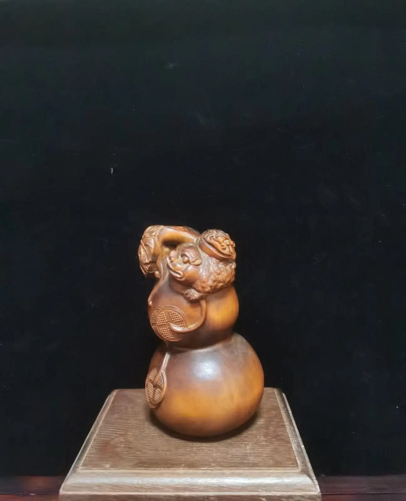 A rare Chinese exquisite hand-carved gourd boxwood statue