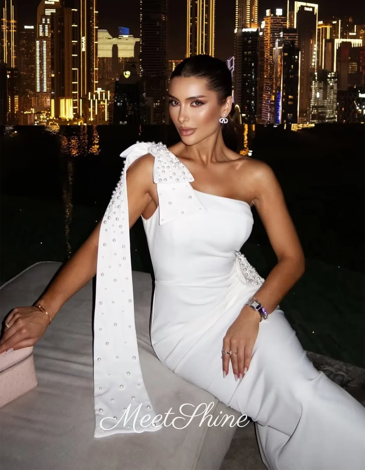 ワンショルダーイブニングパーティードレスフロアレングスホワイトビーズマーメイドウエディングドレスサウジアラビア女性フォーマルな機会のウェディングドレス