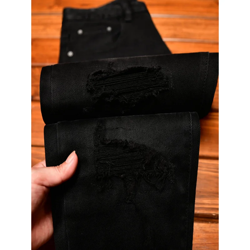 

Черные укороченные джинсы с мужскими рваными нашивками и скрапрованным дизайном, модные уличные эластичные повседневные брюки в корейском стиле.