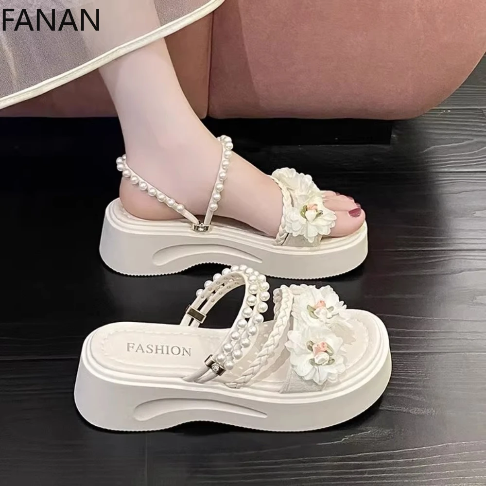 

Обувь 2025 г. Элегантные сандалии на плоской подошве на высоком каблуке. Жемчужные тапочки. Женские милые туфли на платформе с цветами. Праздничный пляж. Несколько способов носить.