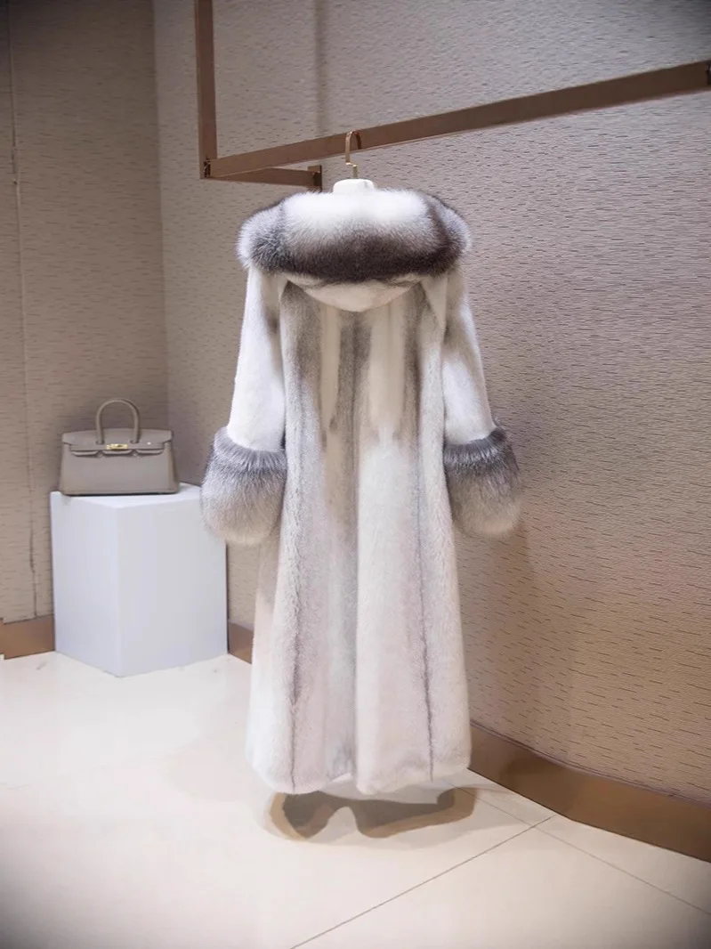 2025 Cappotto invernale in visone, ispessito e caldo, nuovo lusso leggero da donna in pelliccia di qualità allentata e transfrontaliera
