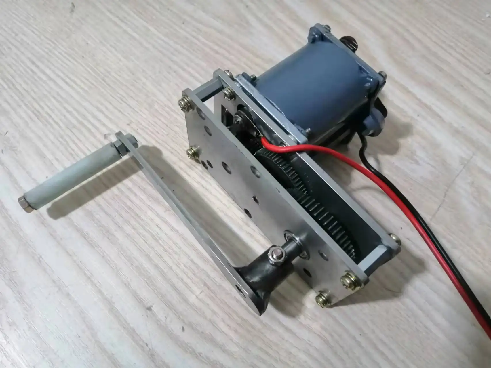 Old-fashioned magnet phone generator hand-cranked alternator 220v 80w speed increase gearbox diy