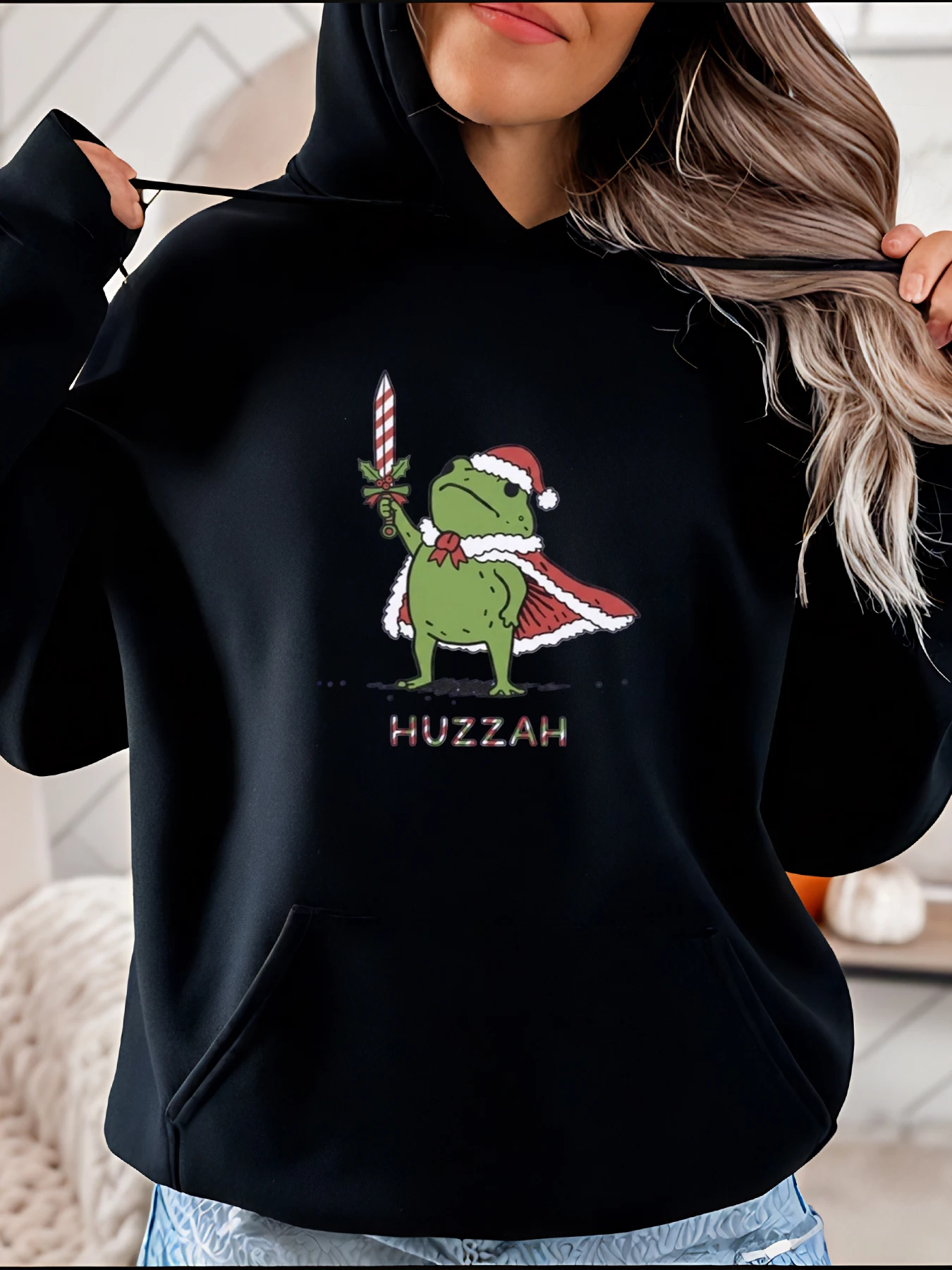 Felpa con cappuccio con stampa di cavaliere natalizio a forma di rana, design casual per le vacanze con cappello da Babbo Natale e spada per abbigliamento invernale da donna