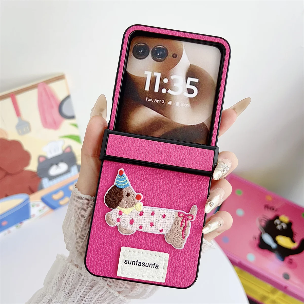 Cartoon-Dackel PU-Leder Handyhülle für Motorola Razr 70+ 60 50 Ultra Razr 70 60 50 mit Scharnierschutz und Stoßfestigkeit