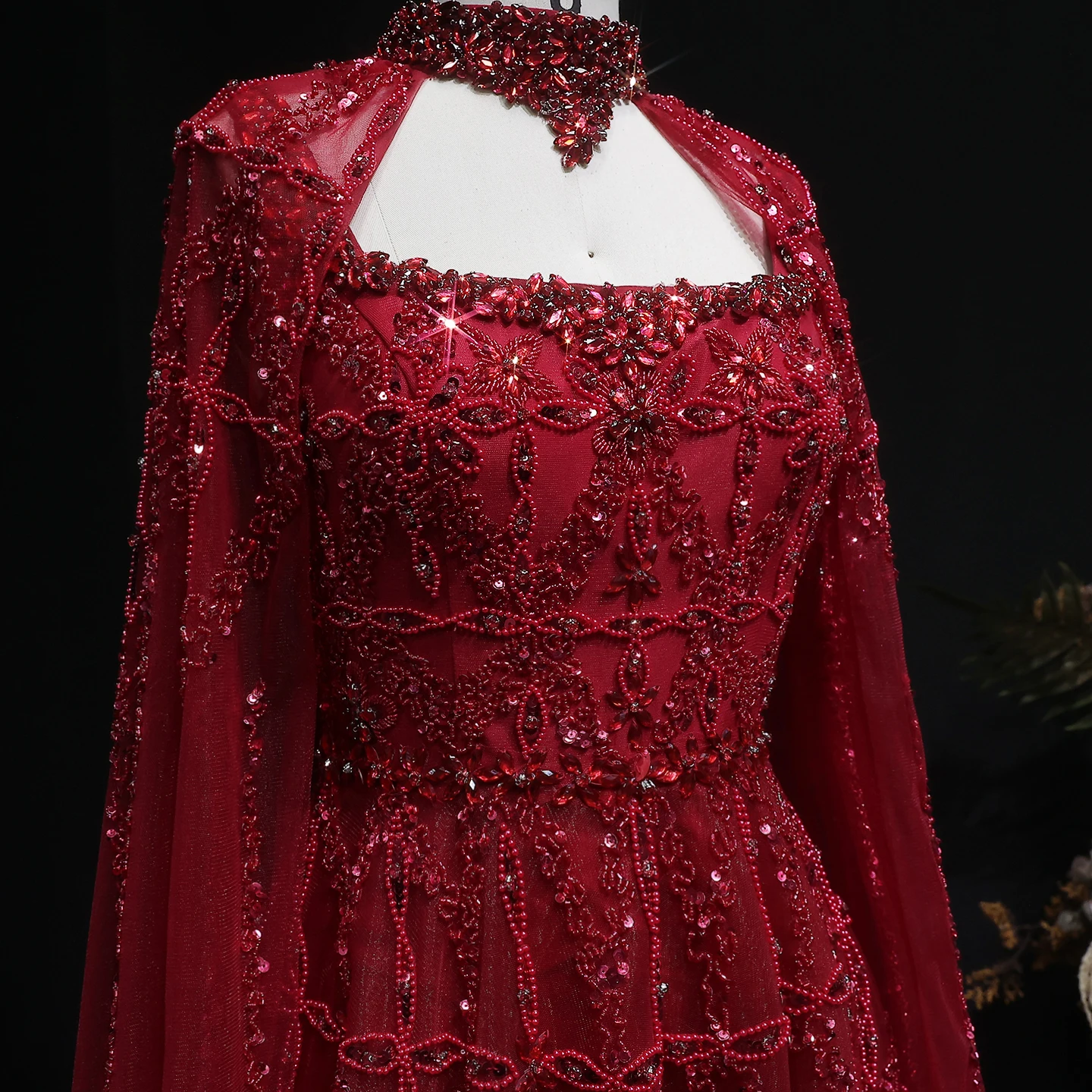 Sharon Said Elegantes A-Linien-Abendkleid mit Perlen und abnehmbarem Cape, Weinrot, Damen-Hochzeits-Party-Ballkleid SS486, Maßanfertigung – Detail 15