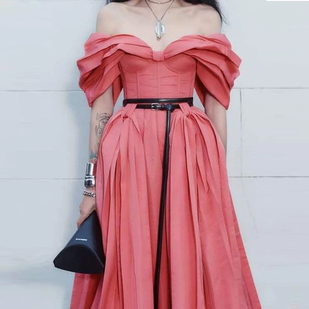 Abiti da sera in stile moderno con spalle scoperte A Line Banchetto Celebrity Occasioni formali Abiti femminili personalizzati Eleganti 2025