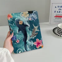 La flor de tiburón del mundo submarino es adecuada para Apple iPad Pro 2024 11 pulgadas 2025 Air 5/4 10,9 iPad 10 9,7 10,2/10,5 Mini 6/5 Pen S