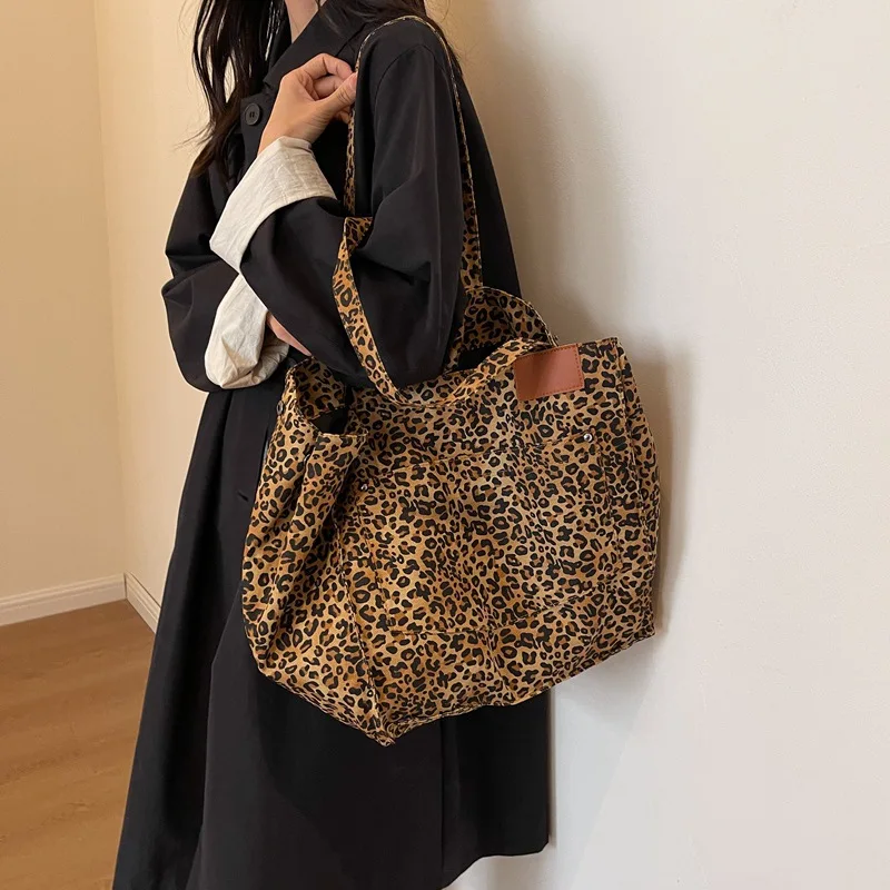 

Leopard Tote Bags for Women Vintage Canvas Shoulder Bag Fashion Large Capacity Handbag For School Work Shopping