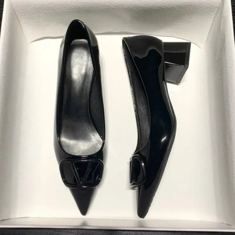 

Новейшие элегантные женские туфли на высоком каблуке с заостренным носком и уникальным дизайном