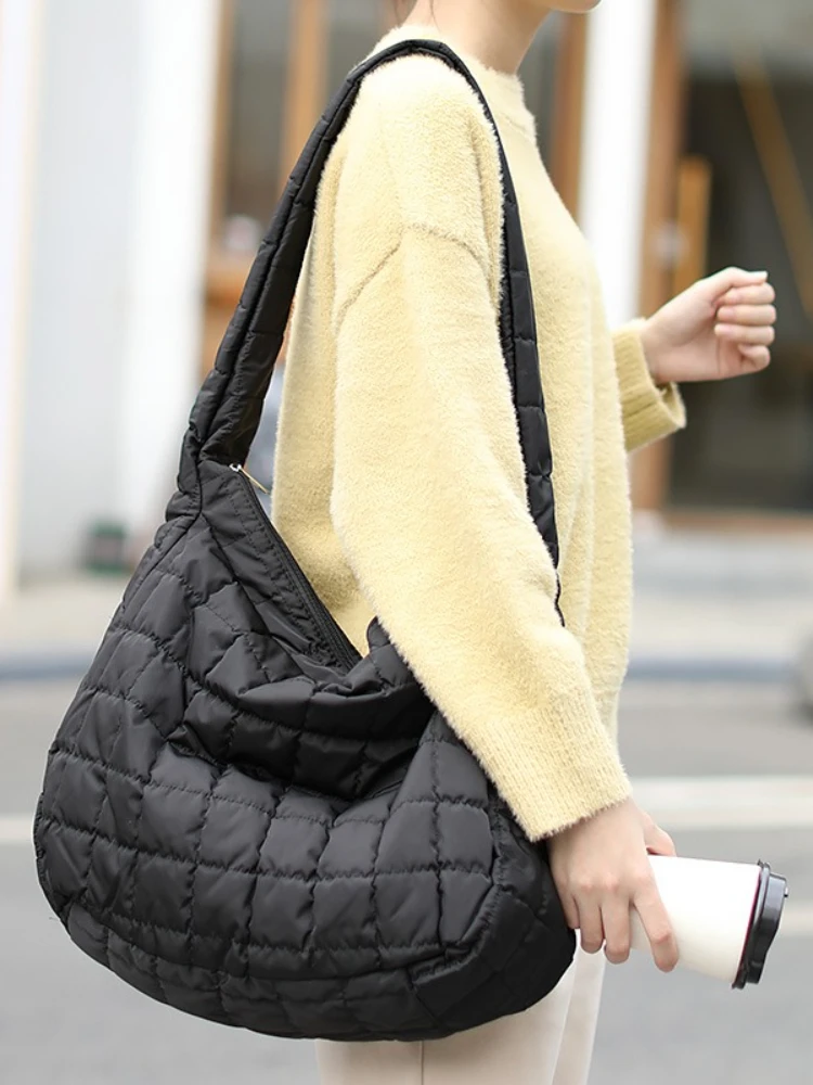 

2025 New Trendy Mesh Bag for Women, Stylish Pleated Cloud-Like Large-Capacity Shoulder Crossbody Tote Bag