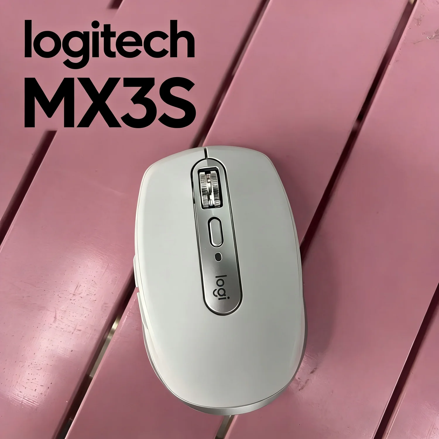 

Logitech MX3S wireless mouse seamlessly switches between devices with high-precision tracking