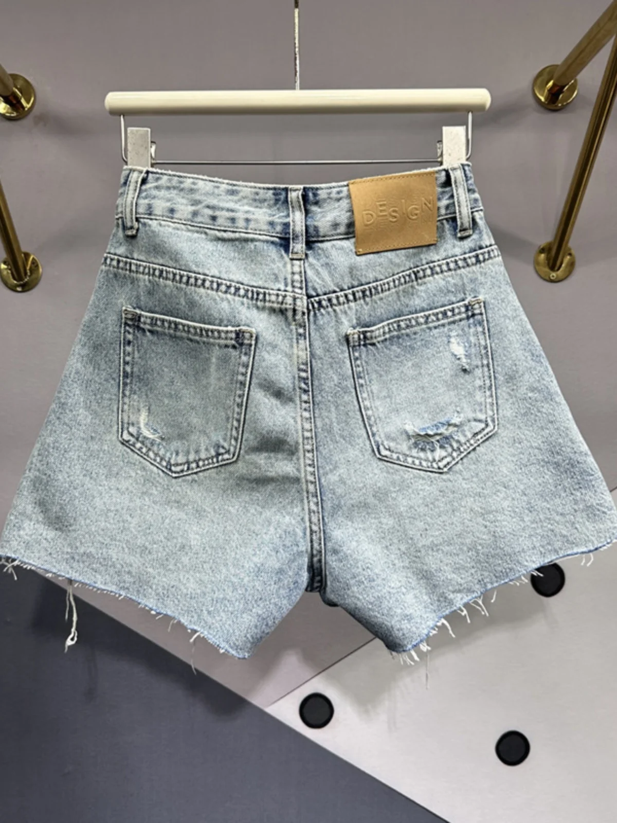 Short Jeans Cat Embroidered Patch Denim Shorts for Women 2024 Spring New Versatile High Waist Slimming Holes Wide Leg Hot Pants