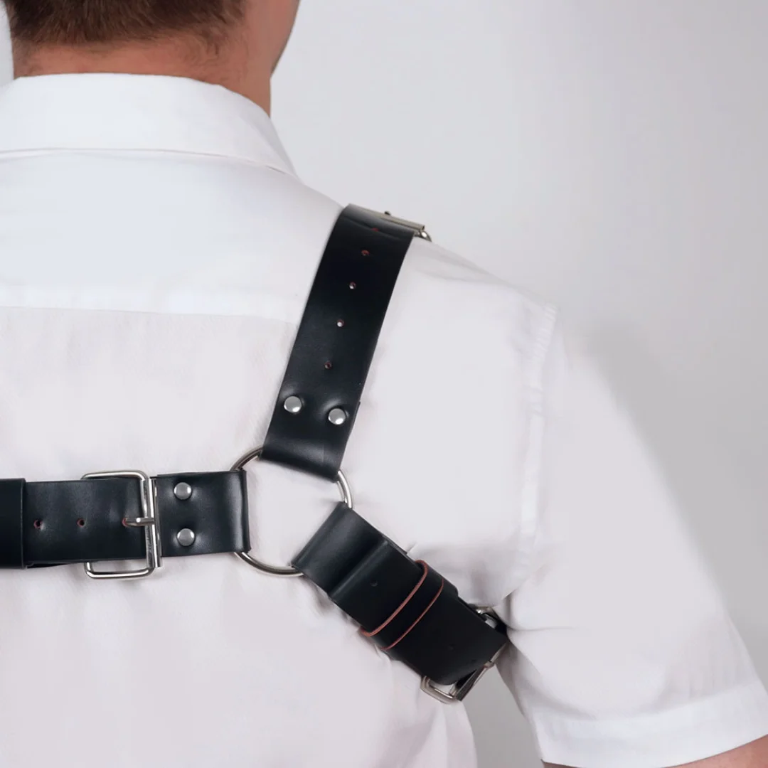 เข็มขัดหนังสีดำแบบมีหมุดสำหรับผู้ชาย สไตล์พังก์ สายรัดอกปรับได้ สำหรับการแสดงบนเวทีและสวมใส่ในชีวิตประจำวัน วันวาเลนไทน์