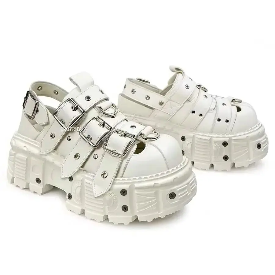 

2025 Thick Sole Belt Buckle Hollow Roman Sandals Round Toe Back Strap Punk Summer New Rivet Black Fashion Party Casual Sandals