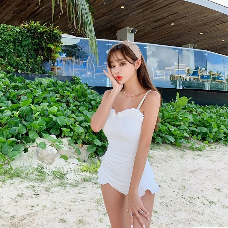 2024 New Korean Sexy Padded One Piece Swimsuit Ruffle Frill Monokini Bandeau Swimwear Women Swim Bathing Cute Swimming Suit