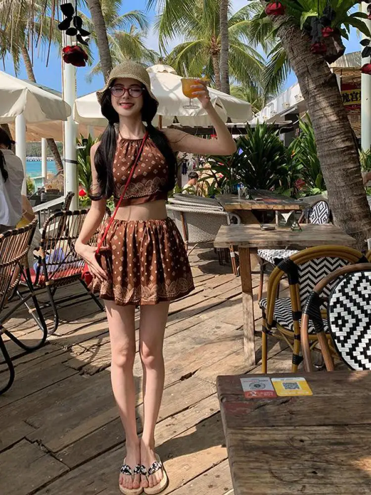 

Women Summer Brown Print Sexy Sleeveless Backless Halter Lace-up Tops And High Waist Slim Pleated Short Skirt Two Piece Set Chic