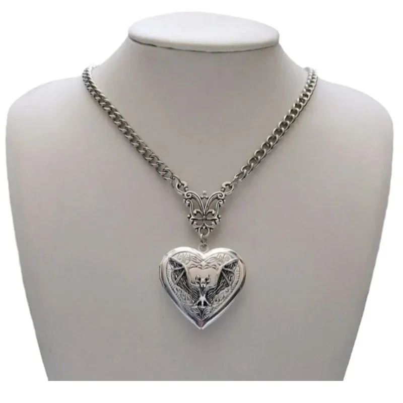 Fashion New  Silver Color Heart Pendant Necklace Stainless Steel Retro Simple Personality Punk Style Men and Women Accessories