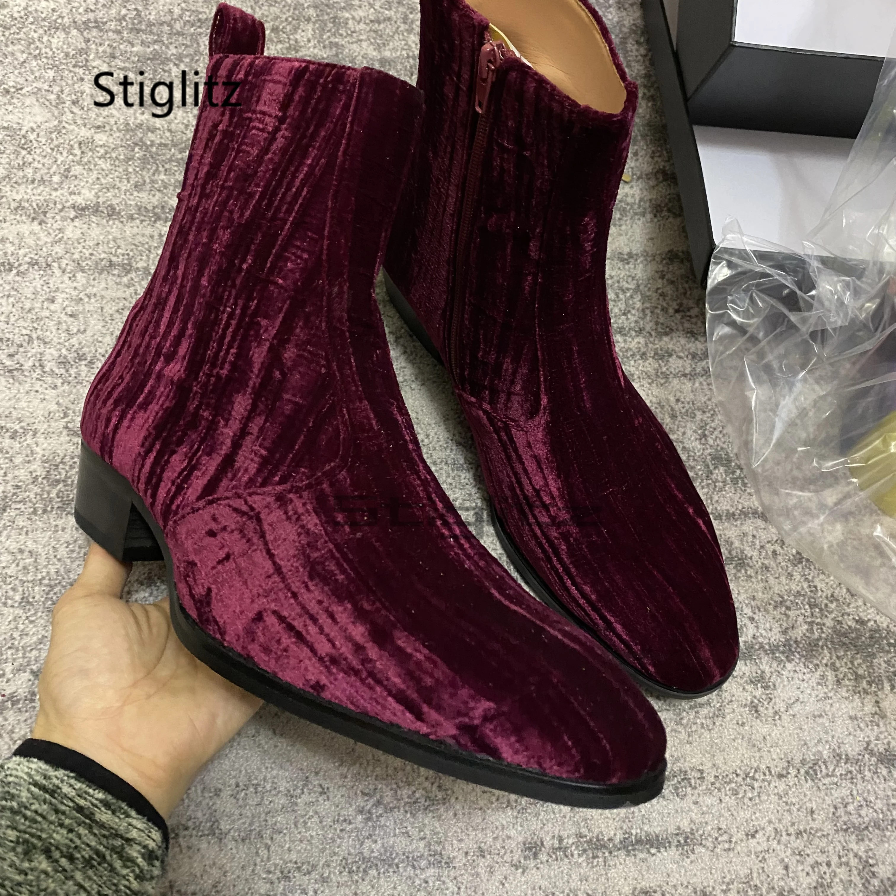 أحذية تشيلسي المخملية باللون العنابي للرجال مدببة بسحاب جانبي لزيادة الارتفاع أحذية زفاف عصرية مصنوعة يدويًا من جلد الغزال البريطاني #1