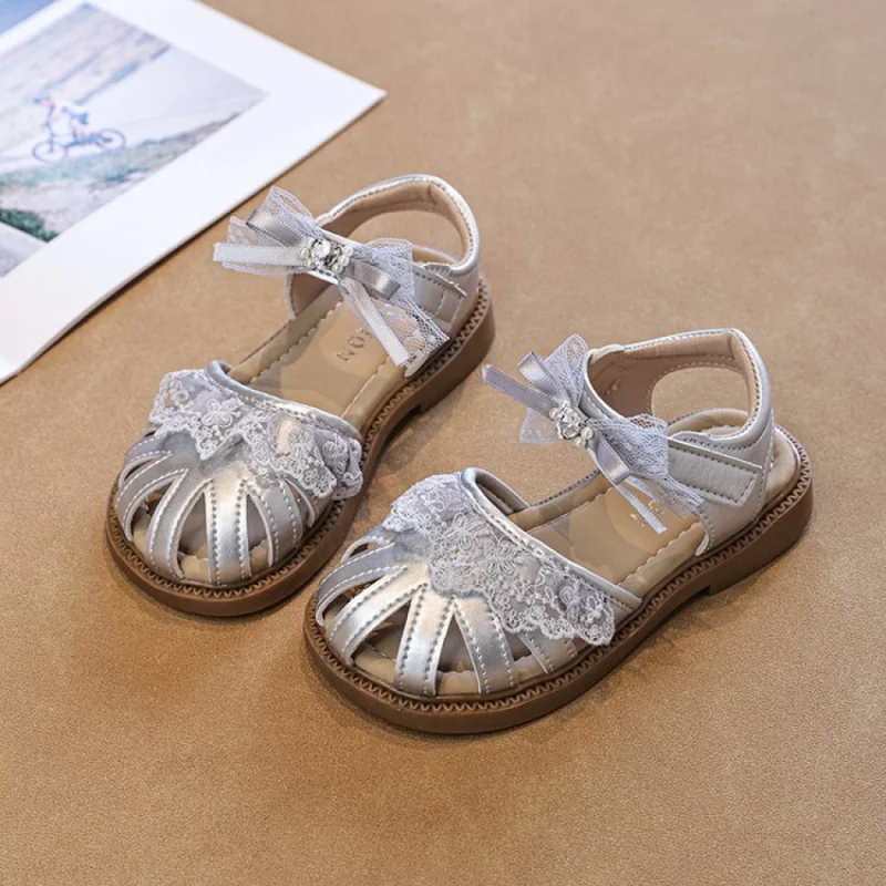 

Летние сандалии из искусственной кожи для девочек в корейском стиле, модные, нескользящие, роскошные детские летние туфли.