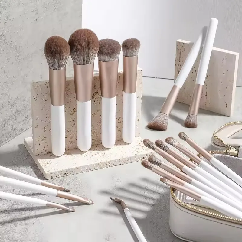 18-Piece Pearlescent White Makeup Brush Set High-End Super Soft Bristles Quick-Drying Beauty Tools Detail Blush Concealer Brush