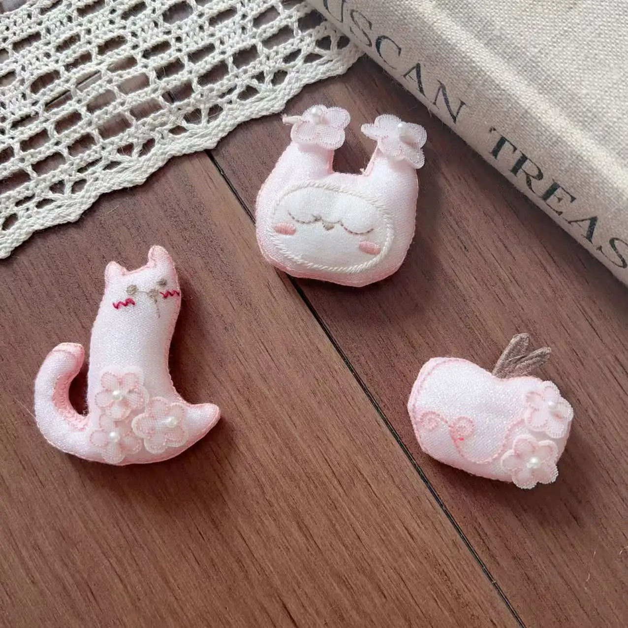 High Quality Handmade Embroidery Animal Brooch DIY Hair Pin Pendant Soft Lightweight for Shoes Socks Bag Clothing Trim