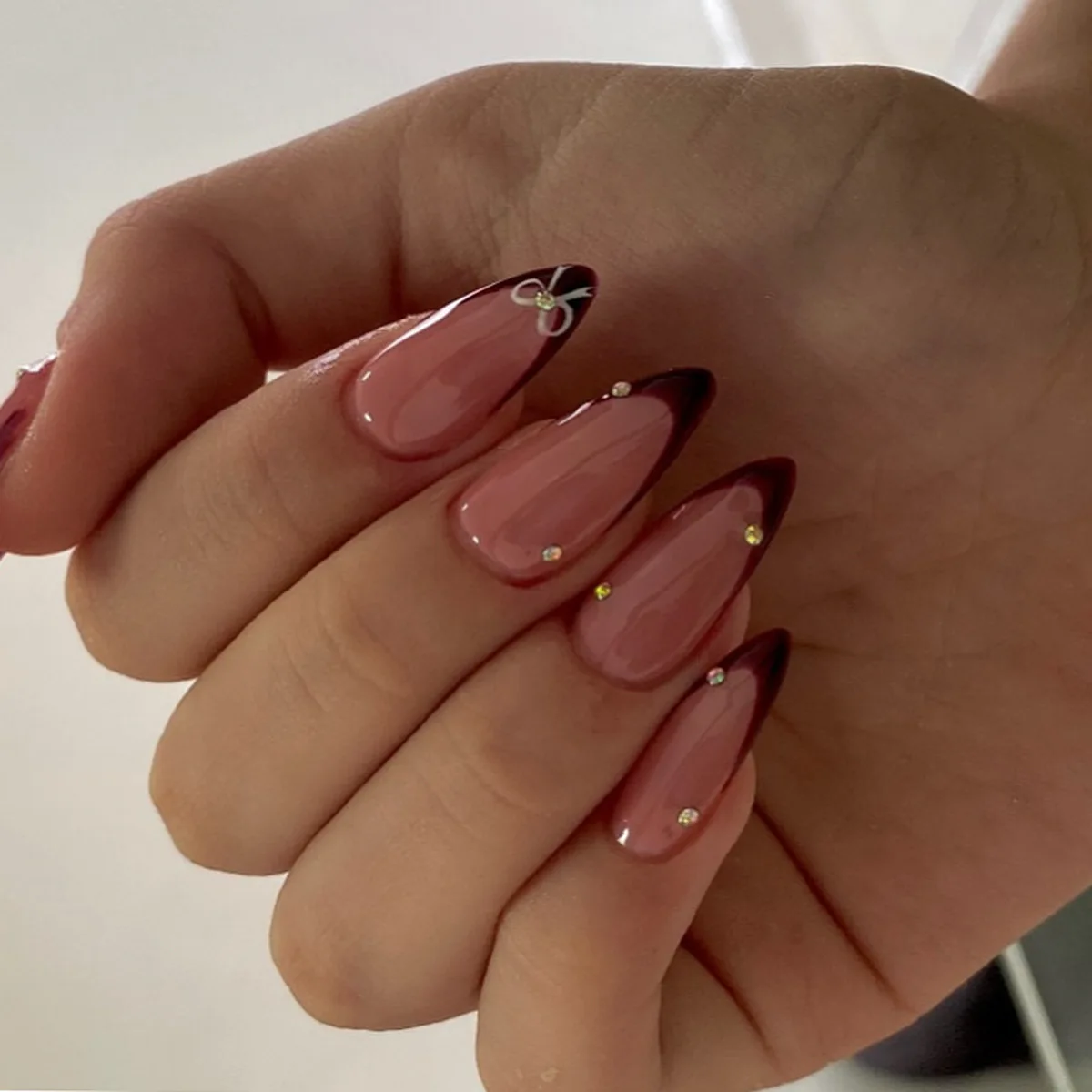

24Pcs Mid-length Almond Press on False Nails Red French Rhinestone Fake Nails Simple White Bow Detachable Full Cover Nails Tips