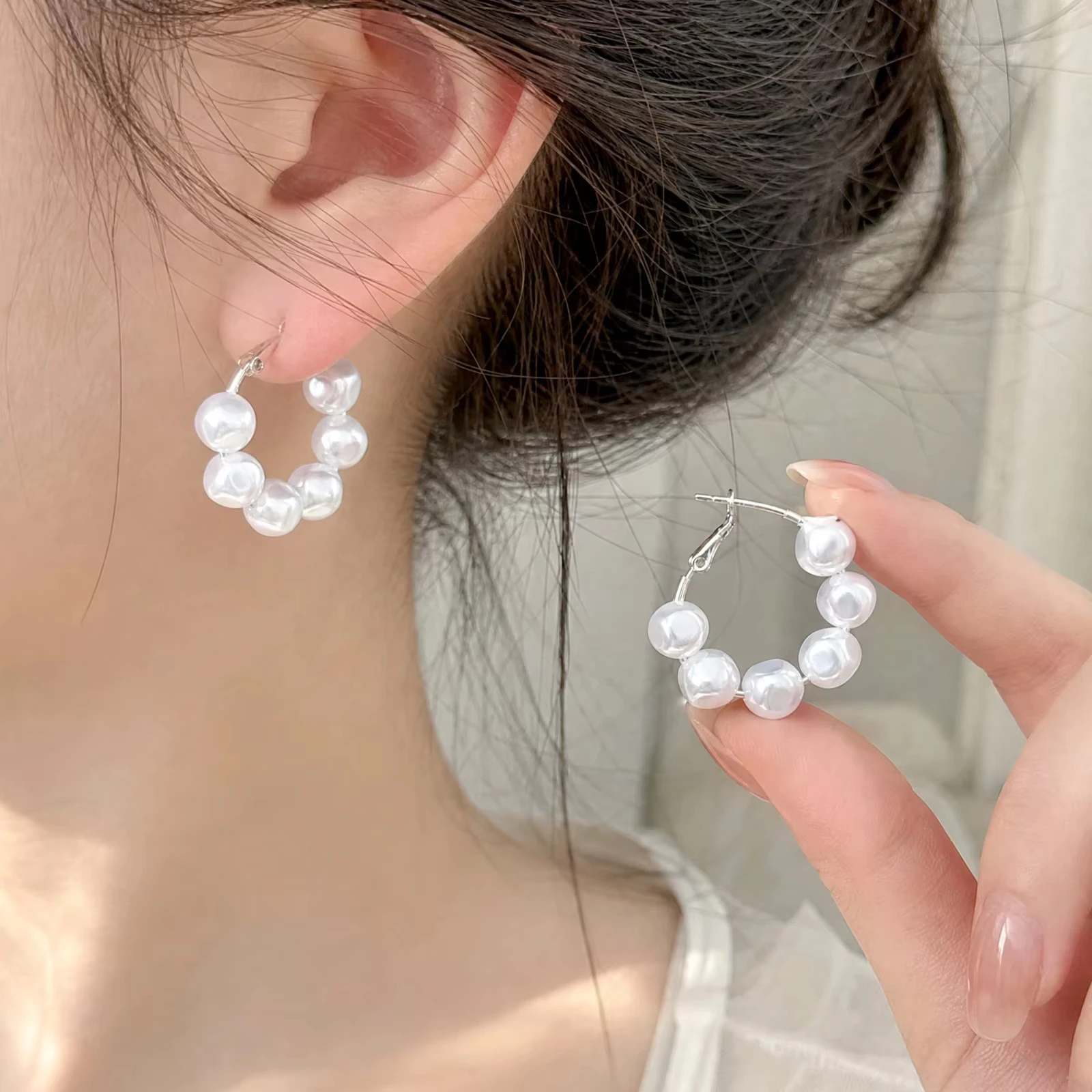Vintage Luxury Imiation Pearl Hoop Earrings Women Girls Elegant Fashion White Color Pearl Earrings Wedding Jewelry Accessories