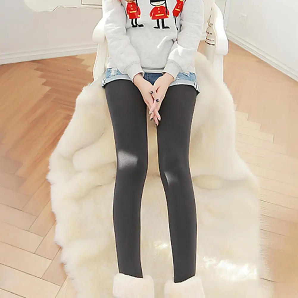 

Женские леггинсы на бархатной подкладке. Уютные женские леггинсы на бархатной подкладке для зимы. Теплый стиль. Узкая талия. Облегающий низ на каждый день.