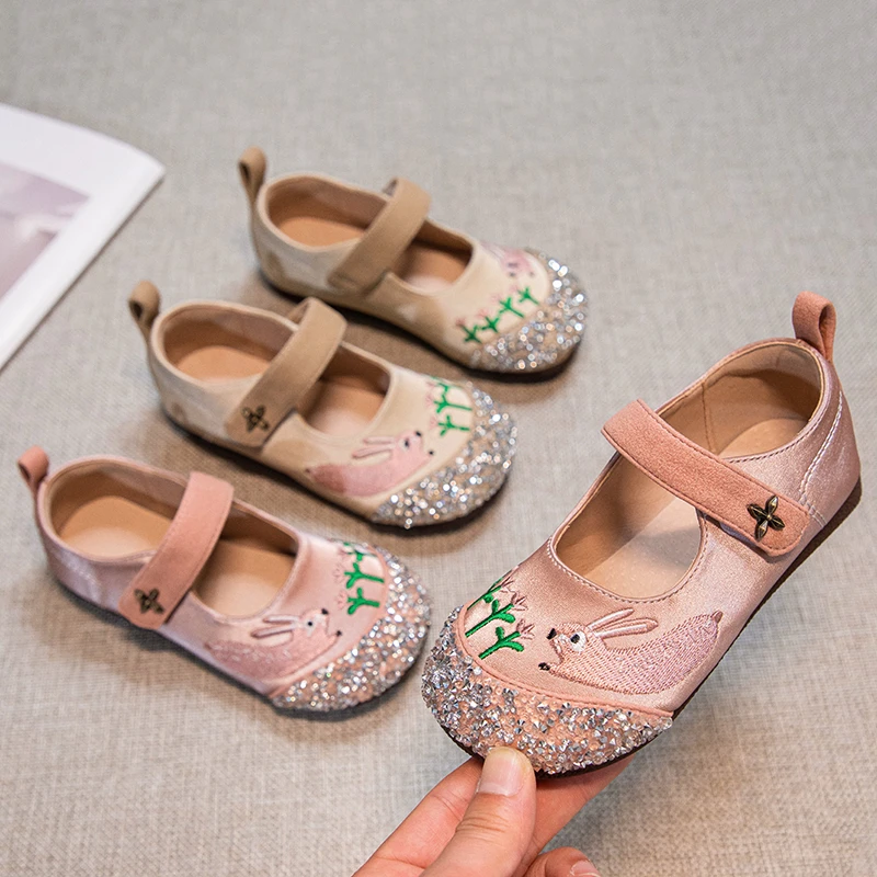 

Fashion Kids Leather Shoe for Party Wedding Flats Children's Ethnic Style Embroidered Shoes Girls Princess Shoes with With Bunny