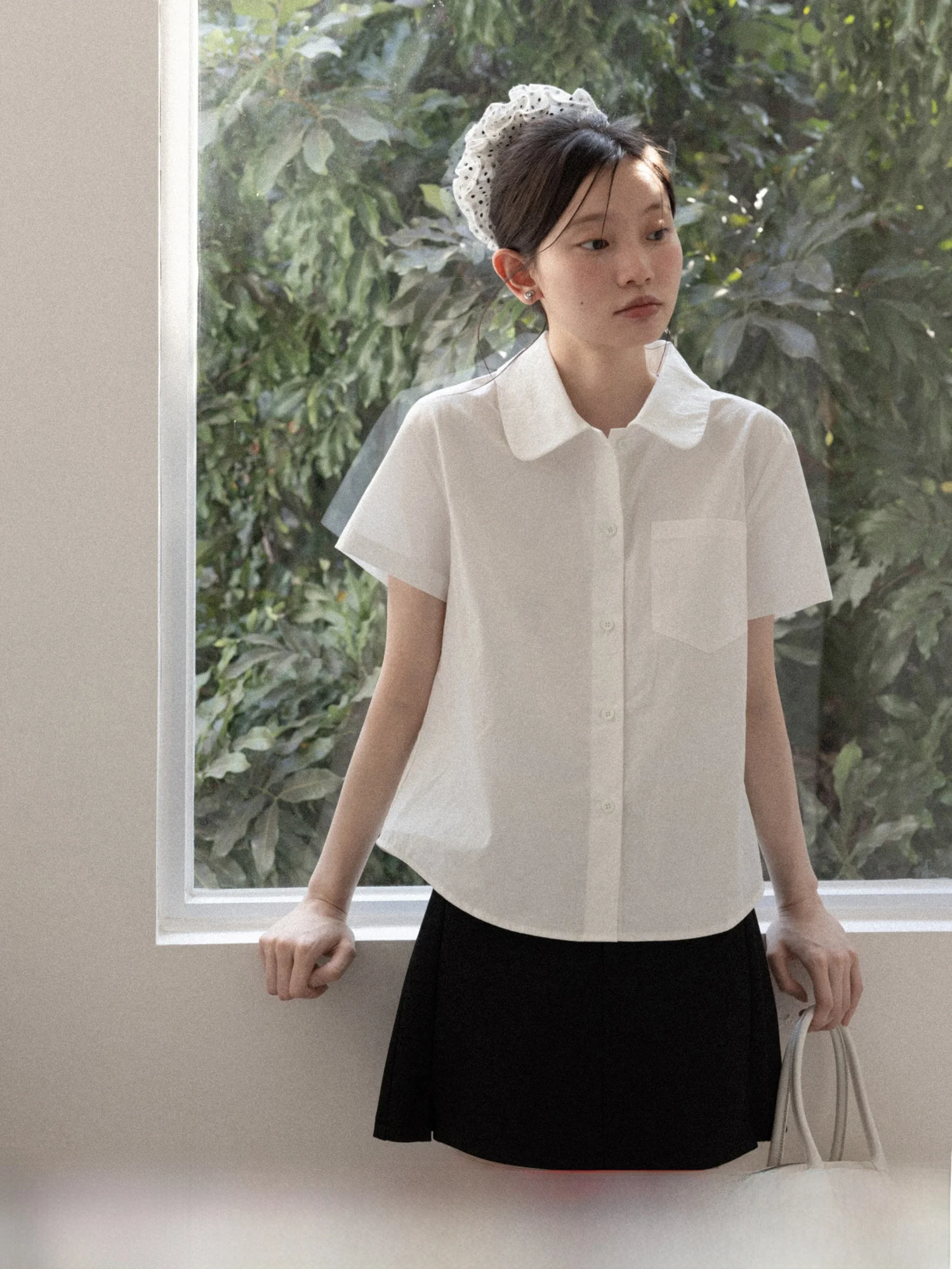 

Повседневная женская блузка свободного кроя с воротником «Питер Пэн», коротким рукавом, из дышащего хлопка, весна 2026, универсальная, стройнящая