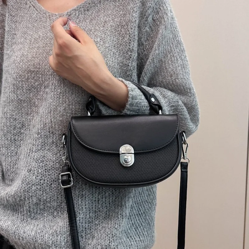 

Elegant Tote Bags For Ladies From Famous Designer, High-Quality Leather And Roomy Design, Perfect For Travel Or Shopping