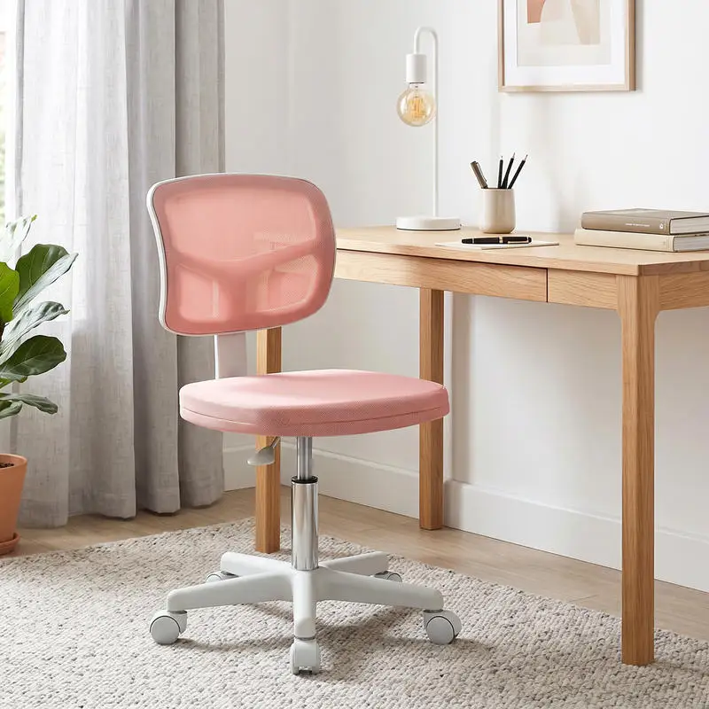 Chaise de bureau ergonomique sans accoudoirs, fauteuil de bureau pivotant, dossier incurvé en maille et roulettes, rose