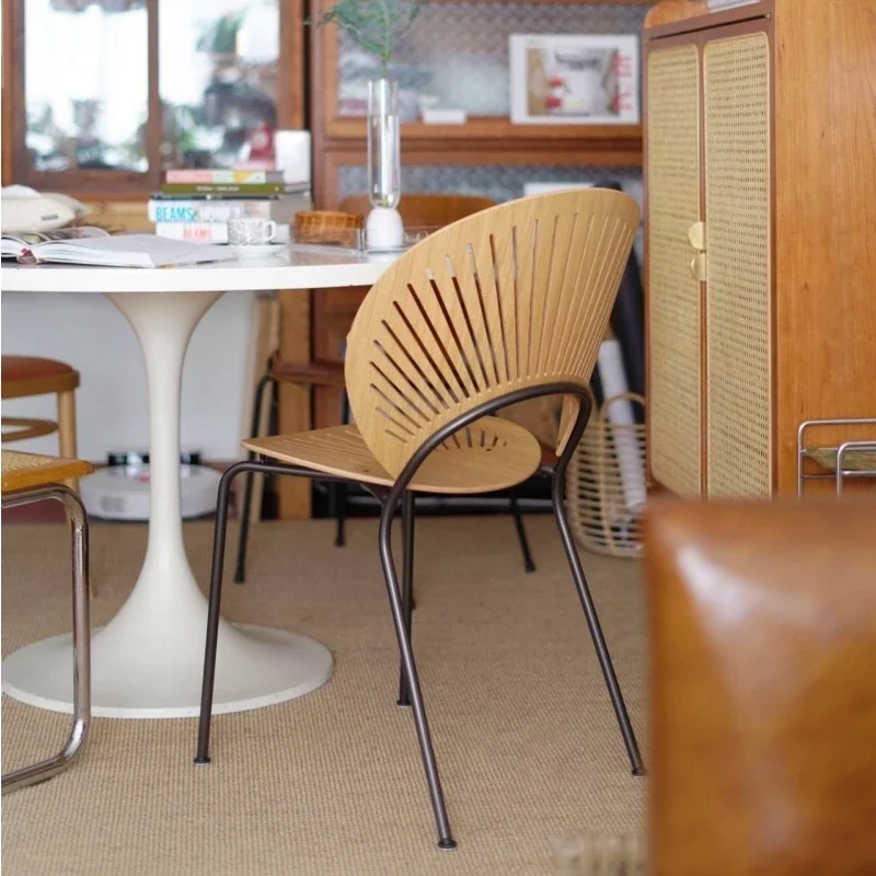 

Shell chair Nordic light luxury home solid wood ins designer restaurant sun chair