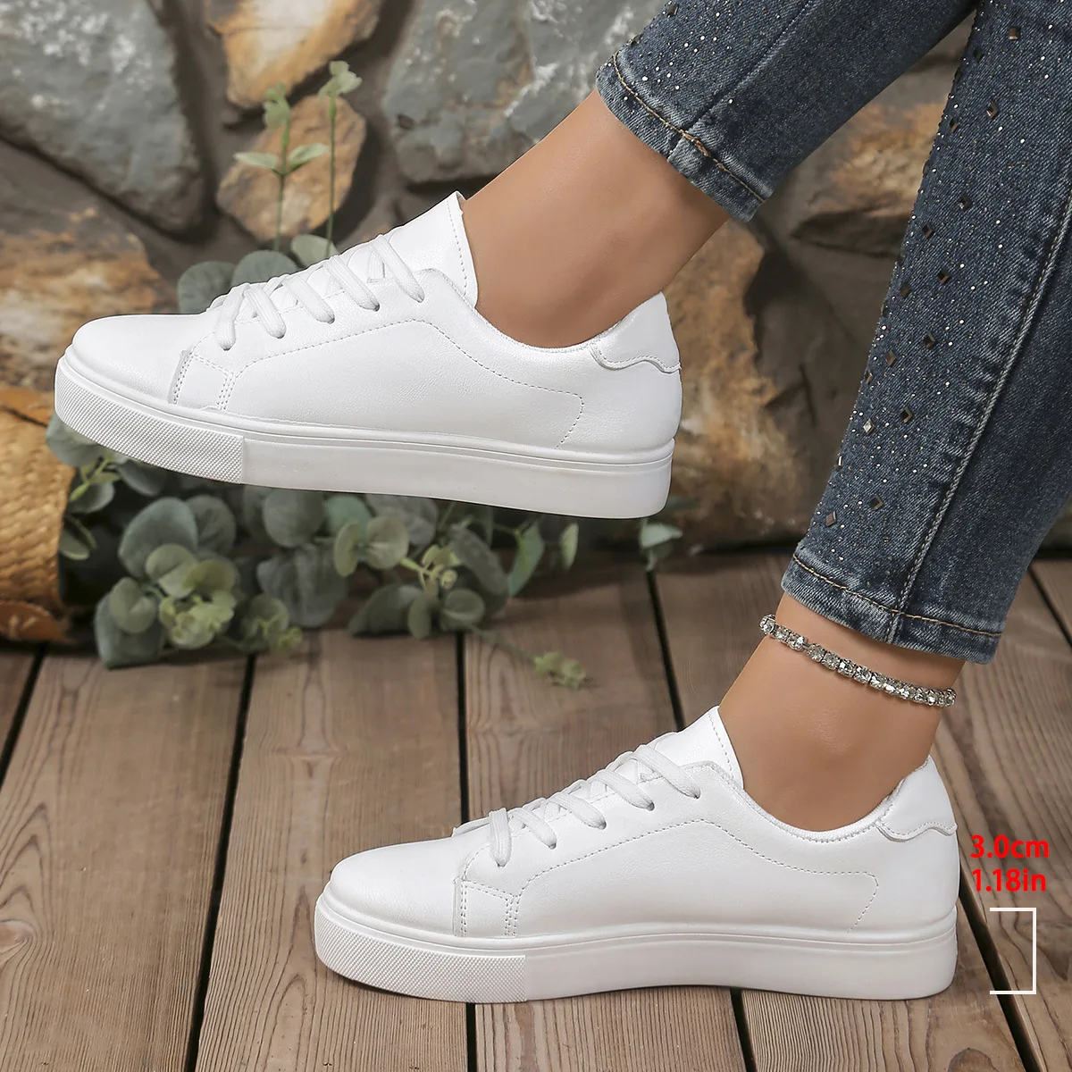 

New spring and autumn 2025 fashion large-sized flat lace-up white sneakers for women, lightweight and casual women's shoes