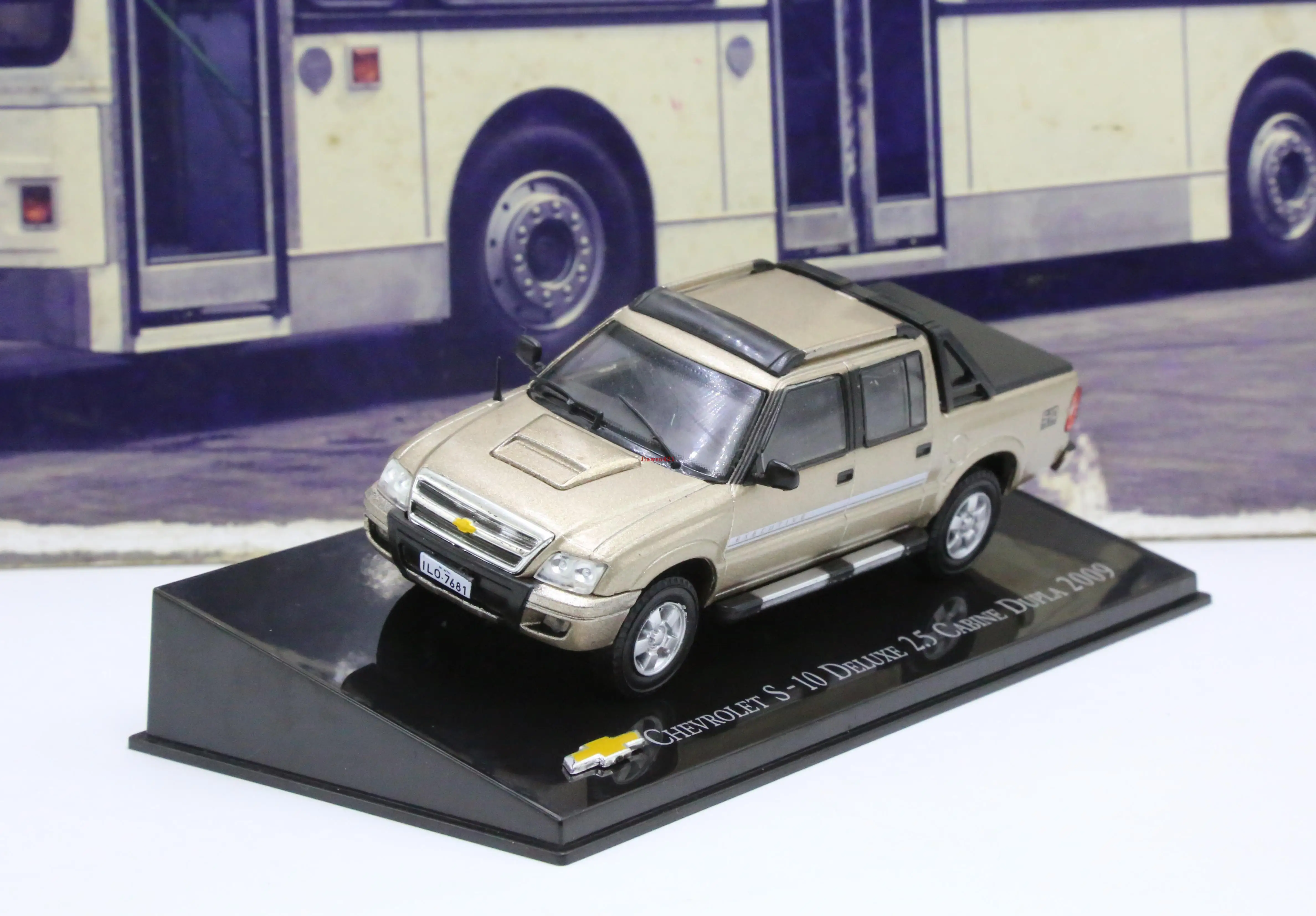 

Масштабная модель пикапа IXO 2009 CHEVROLET S-10 DELUXE 2.5 CABINE 1:43, литая из сплава, коллекционная