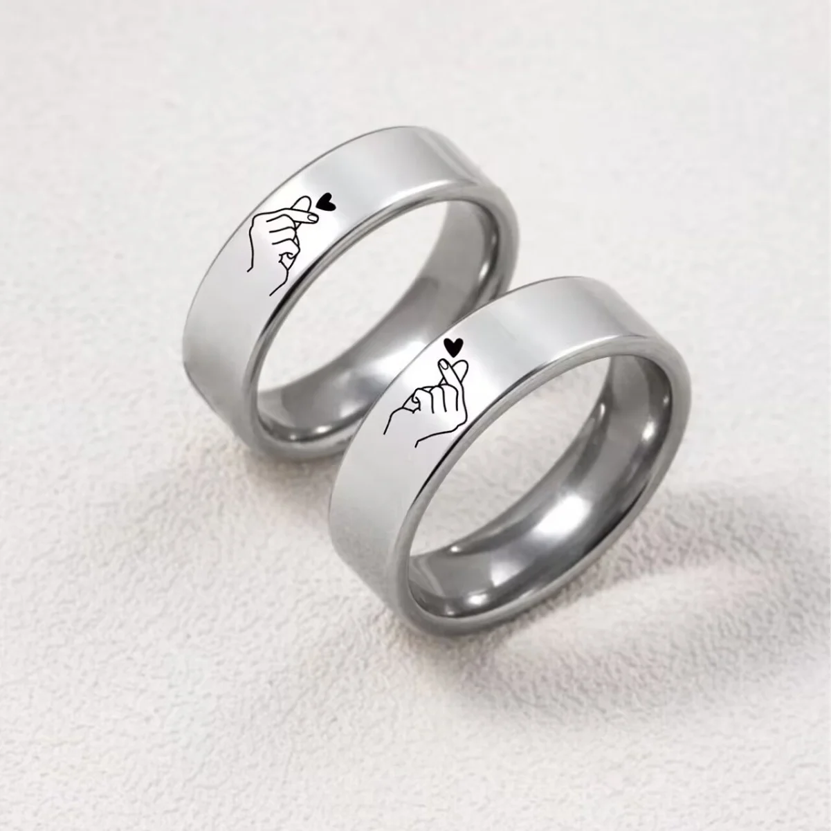 

2-Piece Stainless Steel Wedding Rings Set Silver Romantic Heart Design Couple's Jewelry Gift for Valentine's Day Anniversary