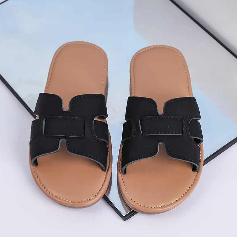 

Женские шлепанцы 2026: Новые легкие уличные пляжные сандалии больших размеров для женщин и девушек, белые шлепанцы-слайды