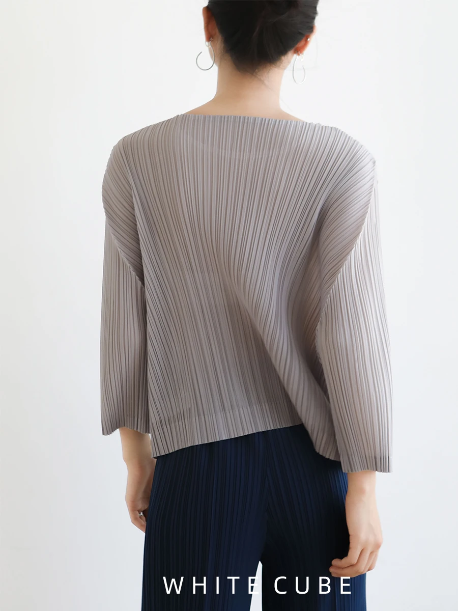 Miyake Pleated Basic Classic Round Neck Three Quarter Sleeves T-shirt Tops Loose Casual Korean Style Women New Summer Fashion